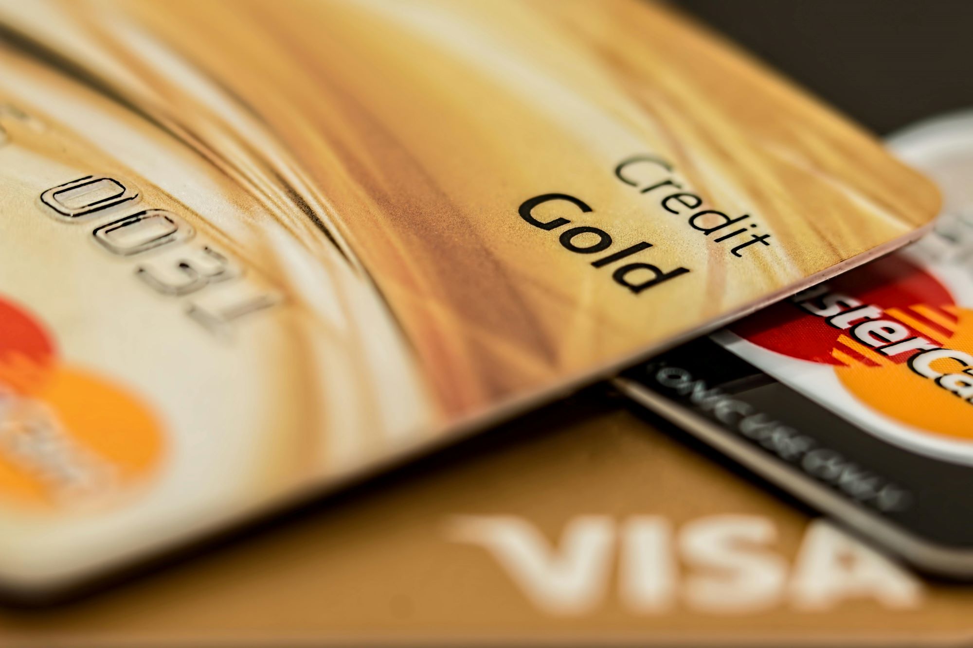 Contactless cards in gold from visa and mastercard