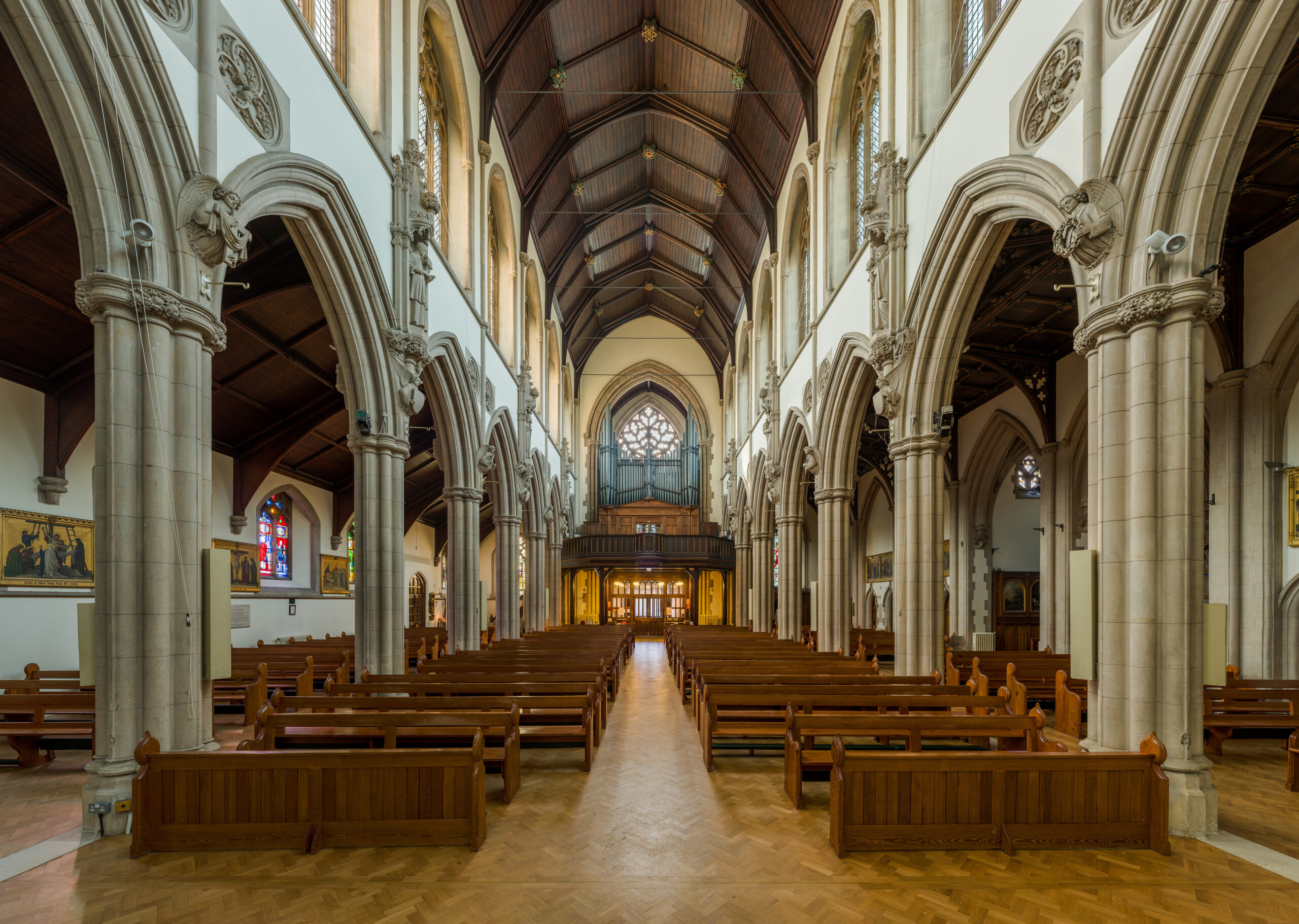 Sacred heart Wimbledon internal church image